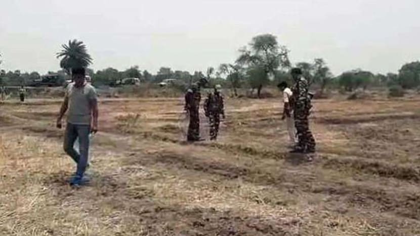 Doktor diikat pada pokok, isteri dan anak dirogol 20 belia bersenjata