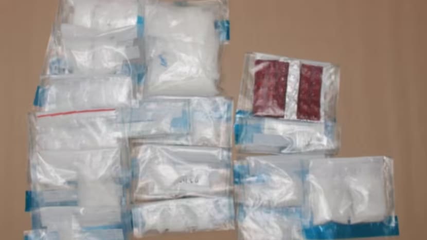 CNB rampas dadah bernilai lebih S$128,000; 3 lelaki diberkas