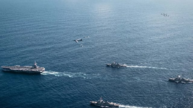 特朗普向中东增派第二艘航空母舰