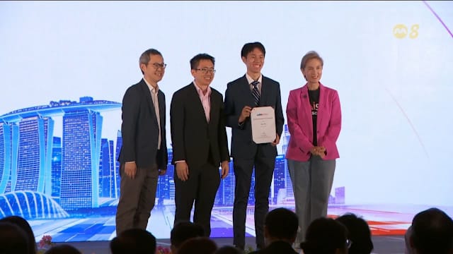 数码发展及新闻部颁发72份奖学金