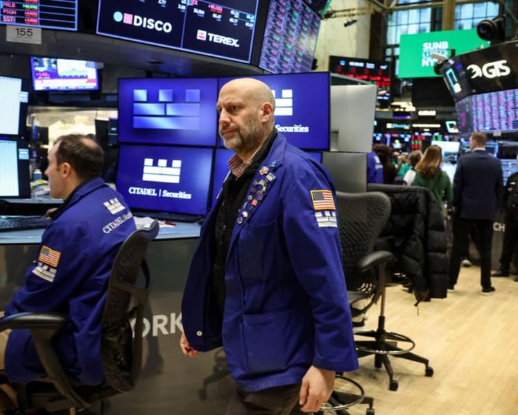 Stocks fall as energy price jump ignites inflation fears