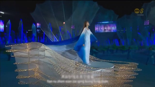 国庆庆典舞台上的大型道具为表演增添色彩 一起了解设计师的创作心得