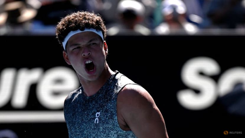 Shelton overpowers Humbert in battle of lefthanders at Australian Open