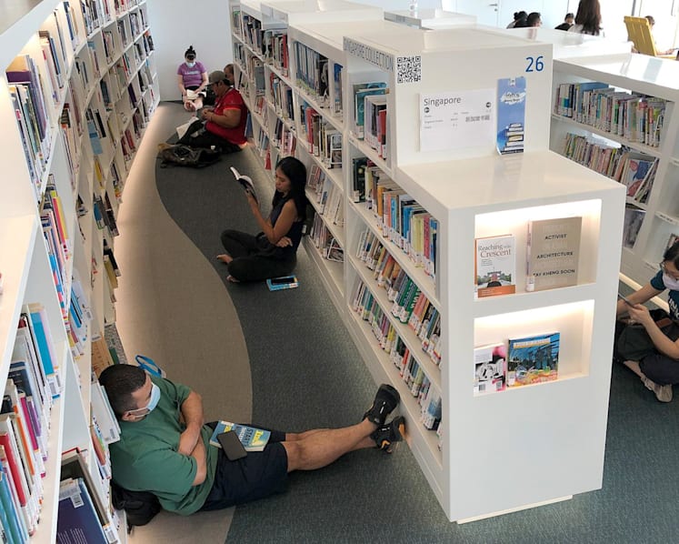 From sojourns at libraries to frolicking at the fountain, people find ways to keep cool as temperature soars