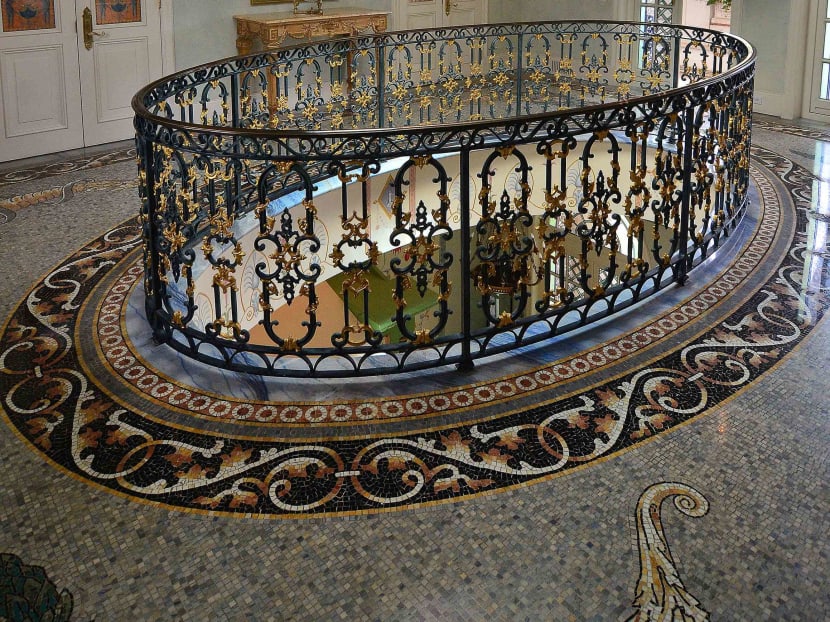 Versace’s former mansion up for auction