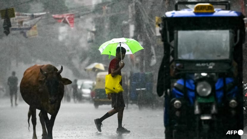 How India's capital went from extreme heat to heavy floods