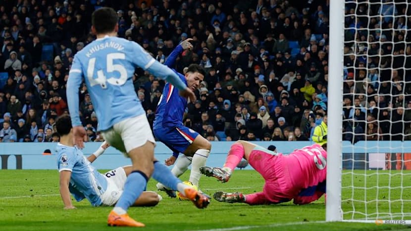 Injury-time Fernandez goal gives Chelsea 1-1 draw with Man City