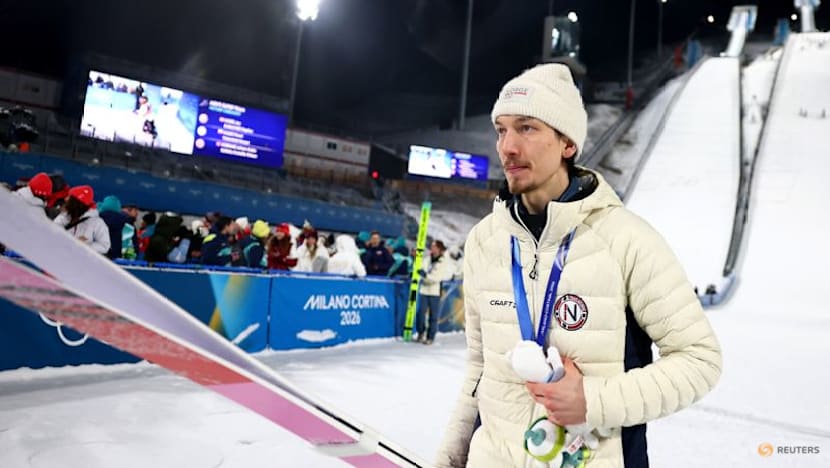 Ski Jumping-Jumpers voice frustration after snow ends super team final early