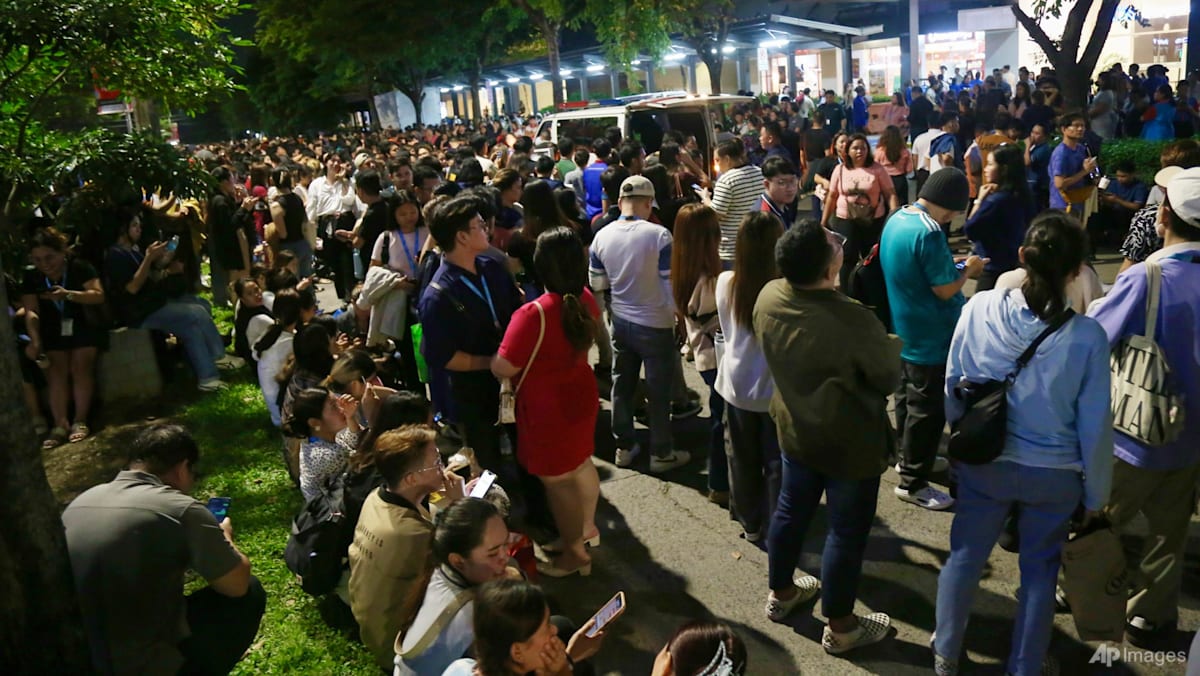 Powerful quake hits central Philippines, at least 20 killed