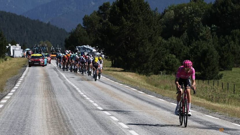 Tour de France riders brace for scorching conditions as heatwave sweeps in