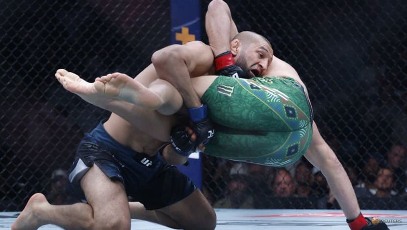 Relentless Chimaev beats du Plessis to win UFC middleweight title