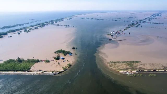 湖南洞庭湖决堤 八卡车封堵都被冲走