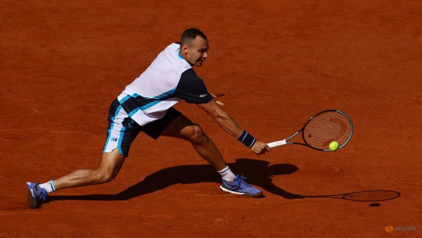 Safiullin upsets Muller, Moutet through in Mallorca