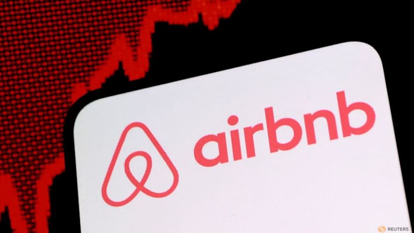 Airbnb shares gain as investors cheer revenue forecast raise, AI payoff