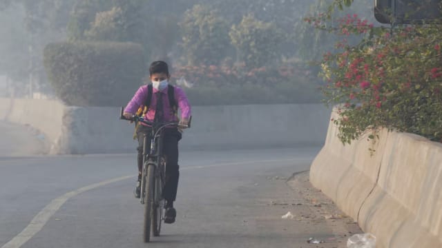 巴基斯坦第二大城市空气污染恶化 全城停课停班 