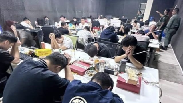 柬埔寨警方捣毁非法网络赌博与电信诈骗窝点 近200名涉案外籍人士被捕