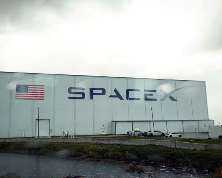 Exclusive-SpaceX to woo Wall Street with three-day analyst meet this week, sources say