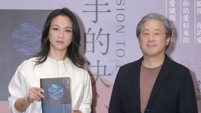 平安夜让照片说话　汤唯与老公合体破除婚变谣言