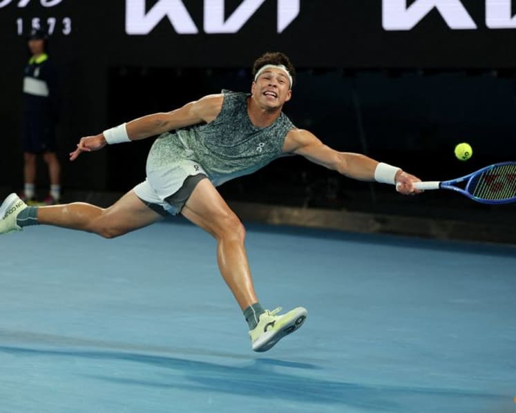 Sinner extends Shelton stranglehold, books Djokovic showdown in semis