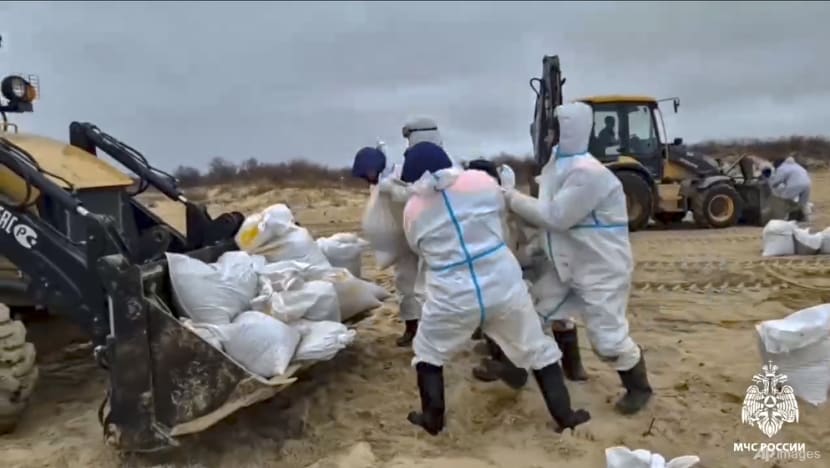 Russia clears beaches after Black Sea oil spill, declares emergency in Crimea