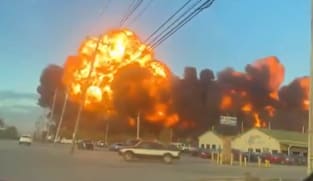 Pesawat kargo UPS jatuh di AS, 3 orang tewas, 11 terluka