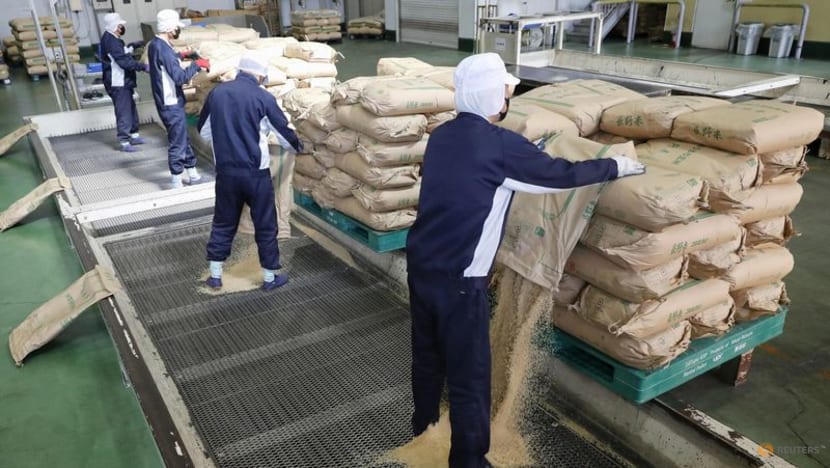Japan supermarket rice prices fall for first time in 18 weeks