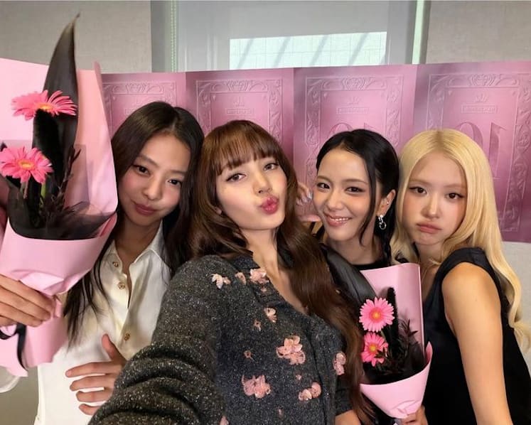 Tteok Rp80 ribu bikin fans BLACKPINK ngamuk soal anniversary ke-10, Jisoo sampai menahan tangis