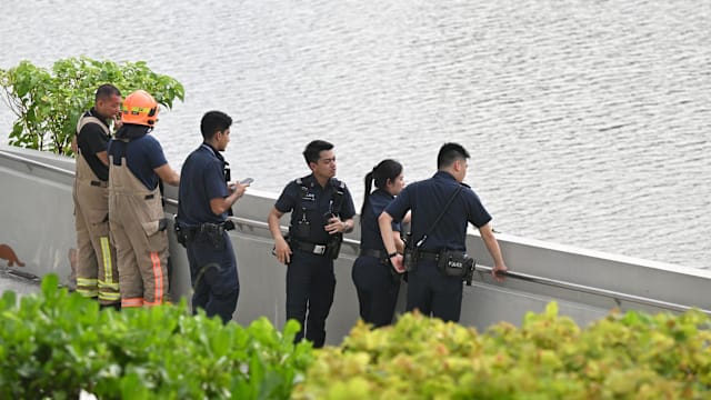 13岁少年疑昨坠河搜寻行动进行中 居民：许多人到此钓鱼