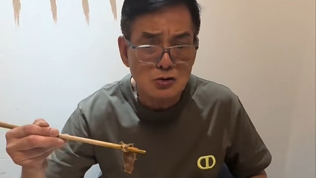 你知道牛瘪火锅吗？李国麟大胆试吃，得知真相后表情超痛苦