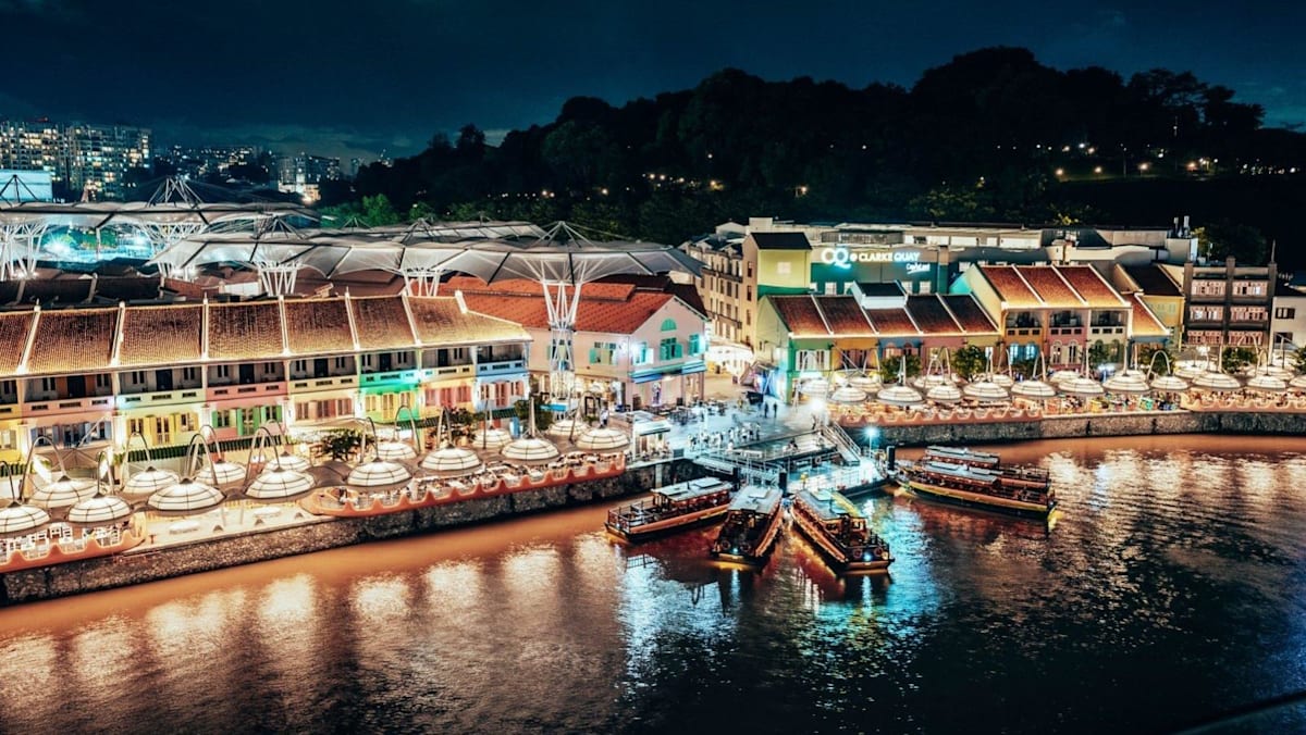 Free weekend late-night shuttle bus from Clarke Quay to 5 locations around town, plus rides to Tampines and Jurong