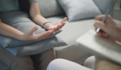 'Putus asa jadi WNI': Cerita psikolog soal klien nangis karena stres melihat negara