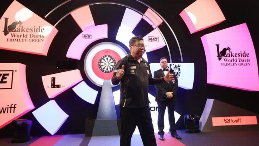 உலக Darts போட்டி - வெற்றிபெற்ற ஆக மூத்தவர் சிங்கப்பூரைச் சேர்ந்த 71 வயது லிம்