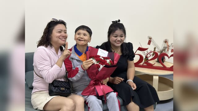聋哑母亲走失被救助站收留 18年后与两女团聚
