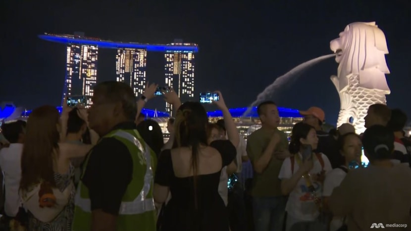 Police reopen 6 areas around Marina Bay after closure due to large crowds at New Year countdown Police reopen 6 areas around Marina Bay after closure due to large crowds at New Year countdown