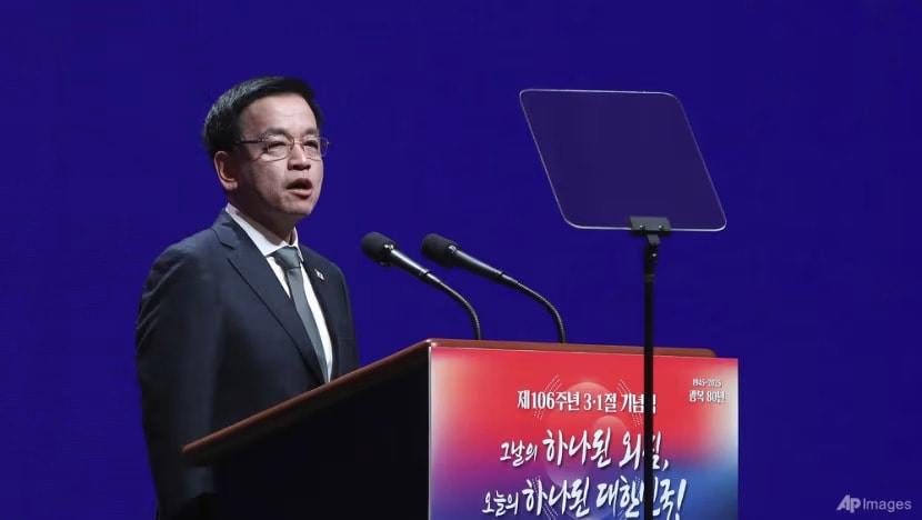 Pemangku Presiden Korea Selatan mahu buka 'lembaran baharu' dalam hubungan dengan Jepun Pemangku Presiden Korea Selatan mahu buka 'lembaran baharu' dalam hubungan dengan Jepun