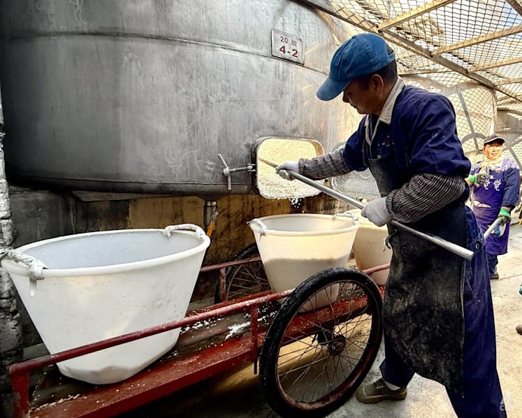 Following the origins of Jinhua ham and Shaoxing wine, where craft still relies on winter weather and human hands