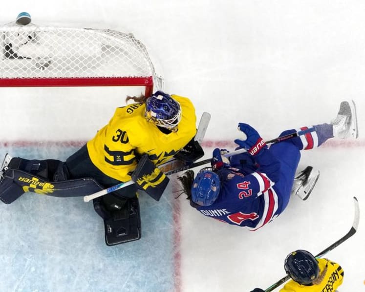 Ice hockey-US slam door on Sweden to reach women's final with Canada