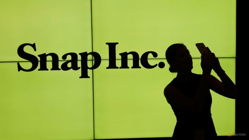 Snap sinks as ad glitch, fierce competition stall growth