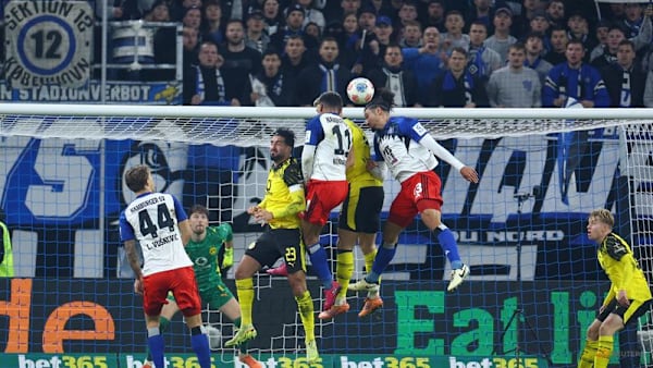 Dortmund concede late equaliser in 1-1 draw at Hamburg