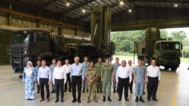 文莱苏丹参观三巴旺空军基地
