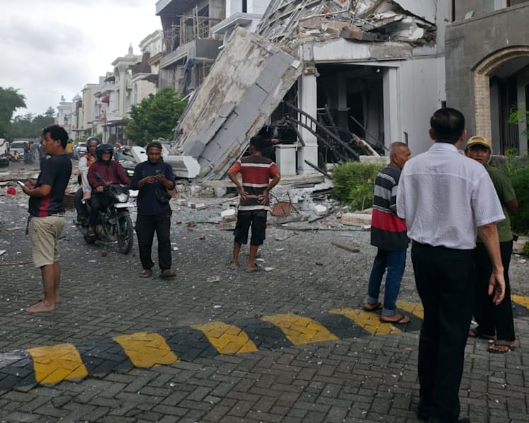 Ledakan dahsyat runtuhkan rumah mewah di Medan, Istri pemilik tewas