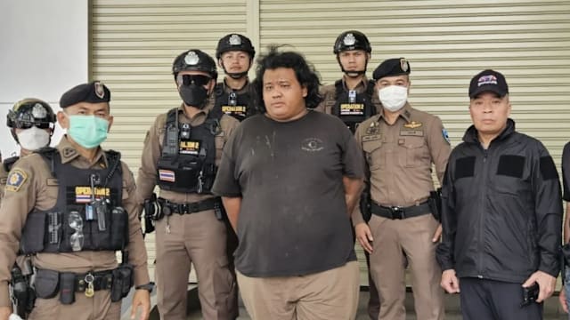 曼谷街头男子用美工刀袭击路人 称“不喜欢肥胖的人”