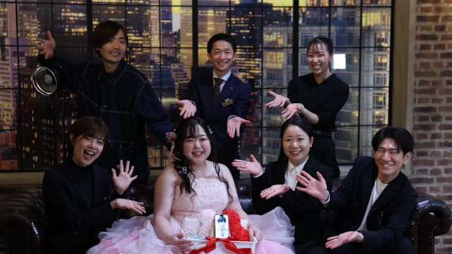 日本冈山办“人机婚礼” 新娘与人工智能新郎交换戒指