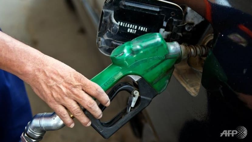 Muncul pasaran gelap bagi minyak di tengah-tengah krisis bekalan Sri Lanka