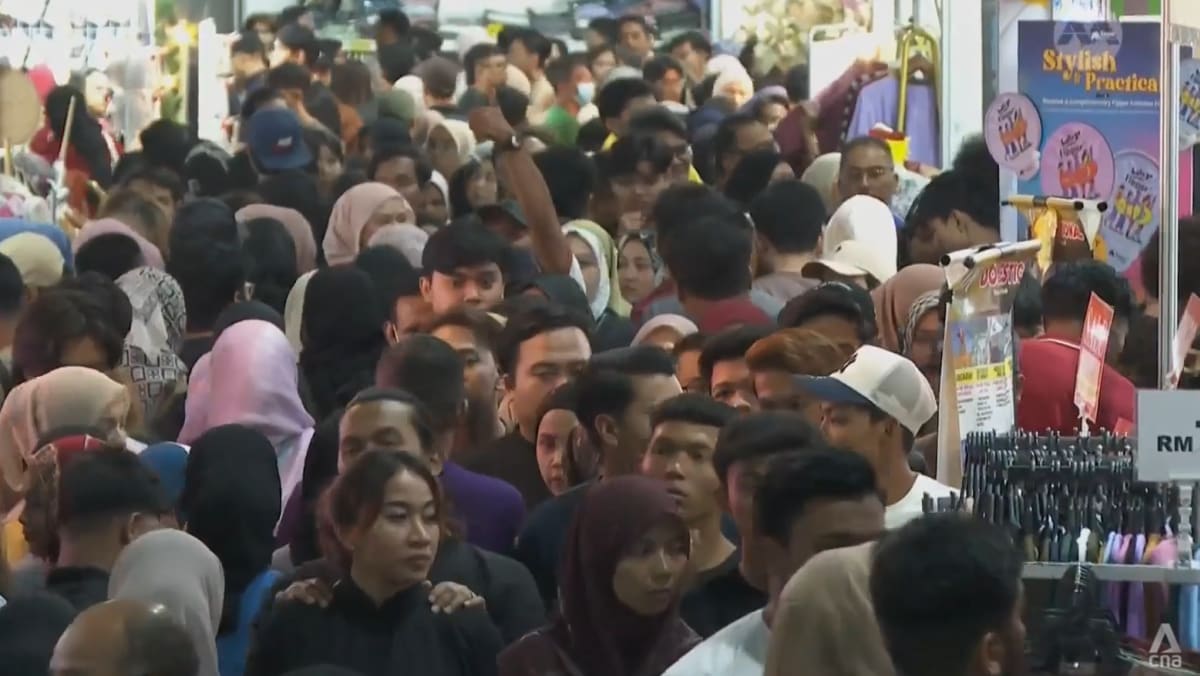 Some Ramadan bazaars in Malaysia open round-the-clock to meet changing consumer habits