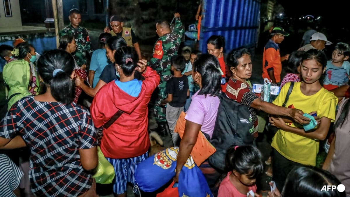 Indonesian rescuers evacuating thousands after Mount Ibu erupts Indonesian rescuers evacuating thousands after Mount Ibu erupts