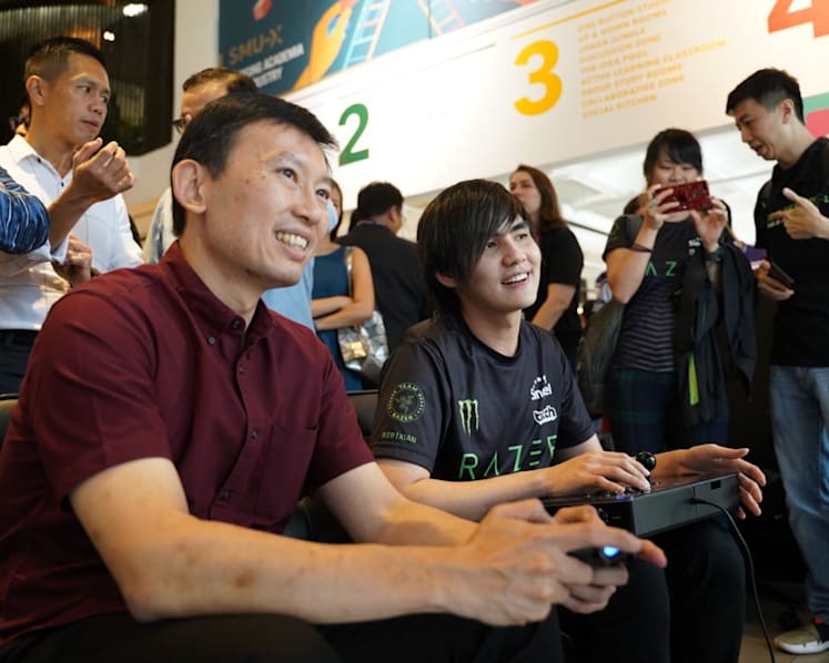 Singtel makes e-sports push: Telco sponsors Singapore’s first SEA Games team