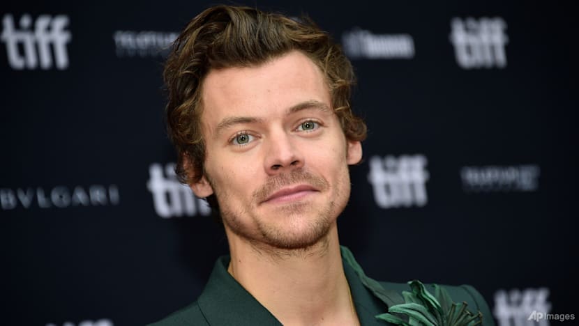 Singer Harry Styles thanks One Direction bandmates on final day of Wembley Stadium concert