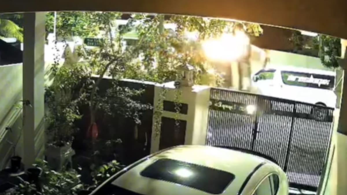 Go-Ahead bus makes wrong turn into Loyang estate damaging several cars; driver, 70, assisting police