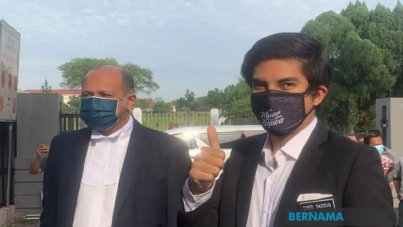 Syed Saddiq mengaku tidak bersalah atas dua tuduhan pengubahan wang haram RM100,000 Syed Saddiq mengaku tidak bersalah atas dua tuduhan pengubahan wang haram RM100,000